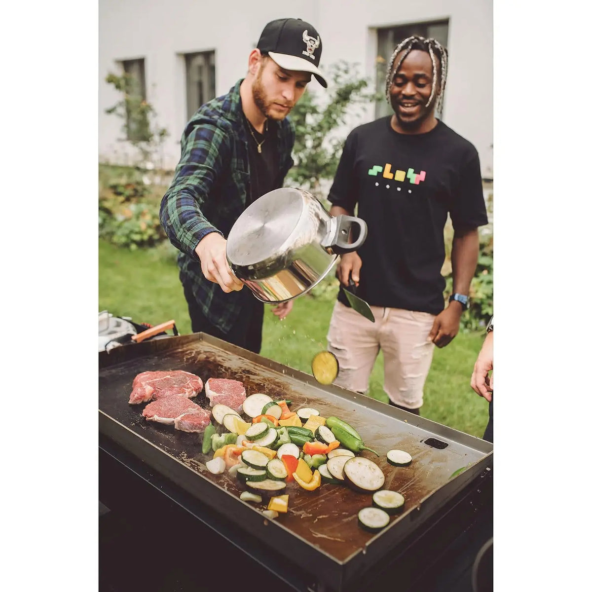 Portable Outdoor Propane Flat Top Griddle With Foldable Prep Shelves