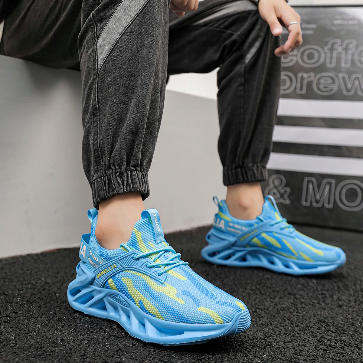 Unisex Breathable Mesh Running Shoes For Daily Athletic Training