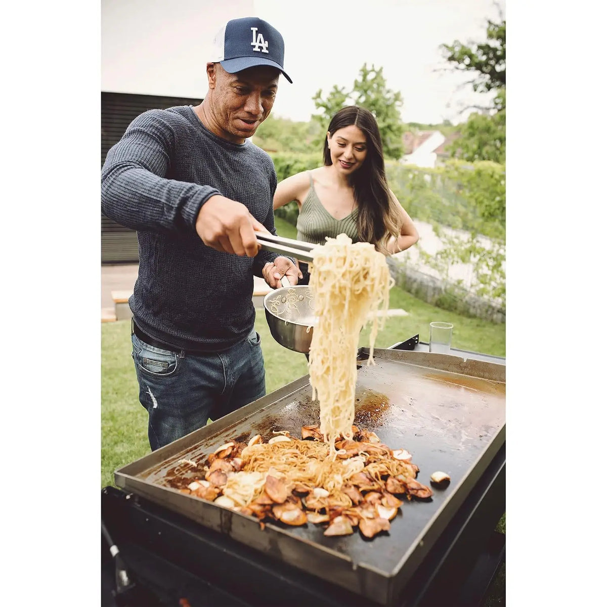Portable Outdoor Propane Flat Top Griddle With Foldable Prep Shelves